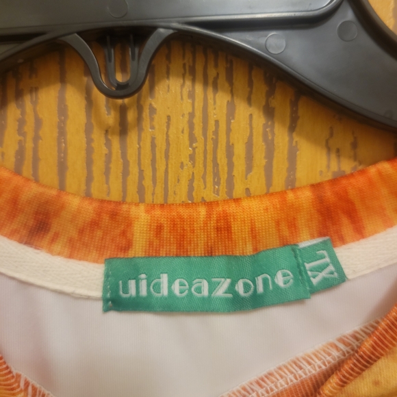 Lion Print Sweater - Picture 6 of 11